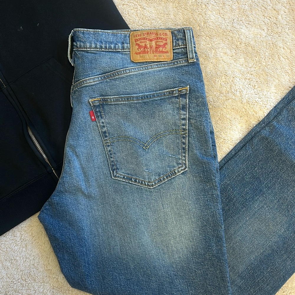 Levi’s red tag